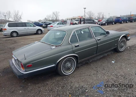 1985 Jaguar Xj6 Vanden Plas z USA, uszkodzony, nr VIN SAJAY1346FC391682